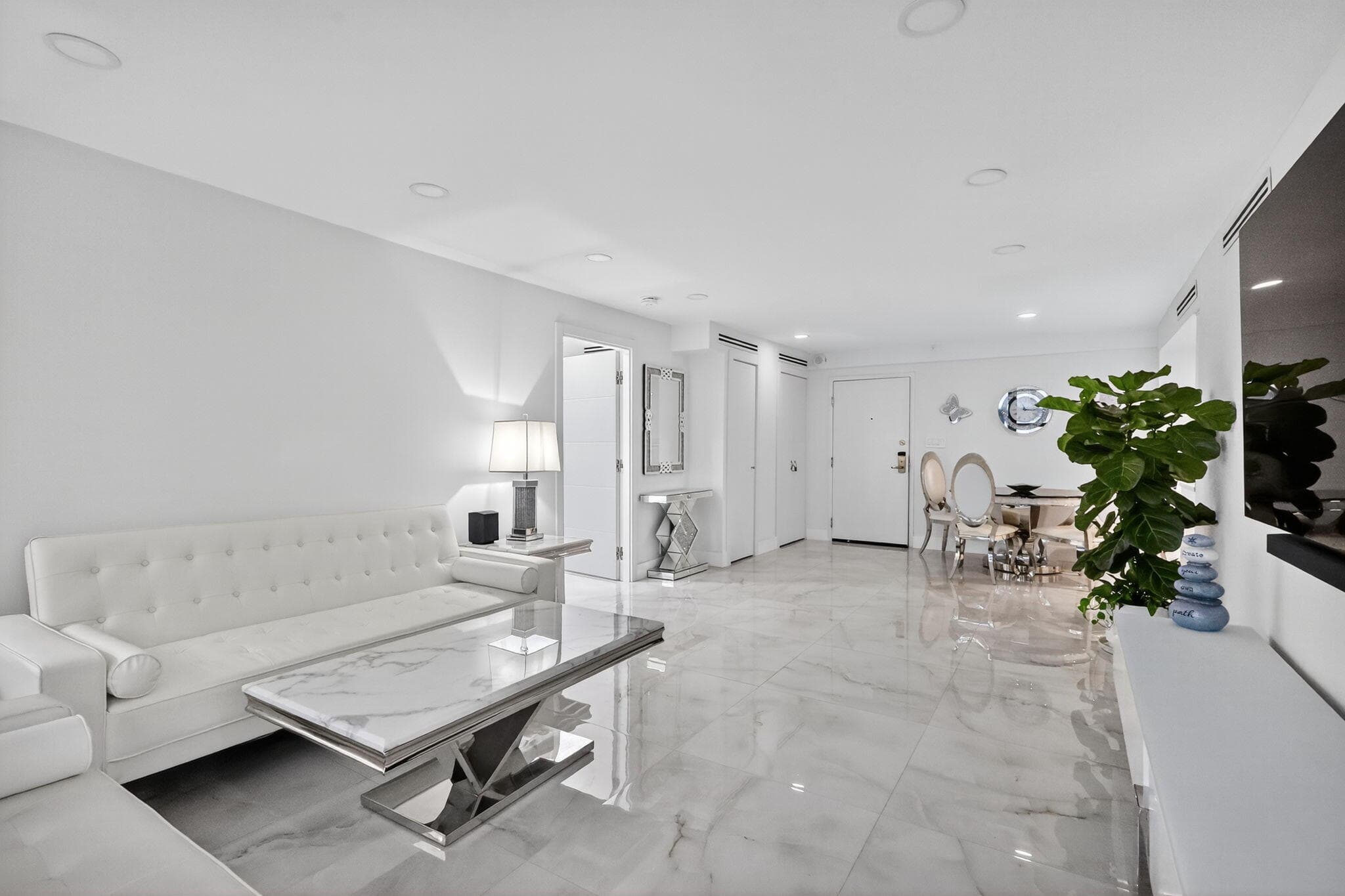 5225 Collins Avenue 1408, Miami Beach, FL 33140 — photo 4 of 37