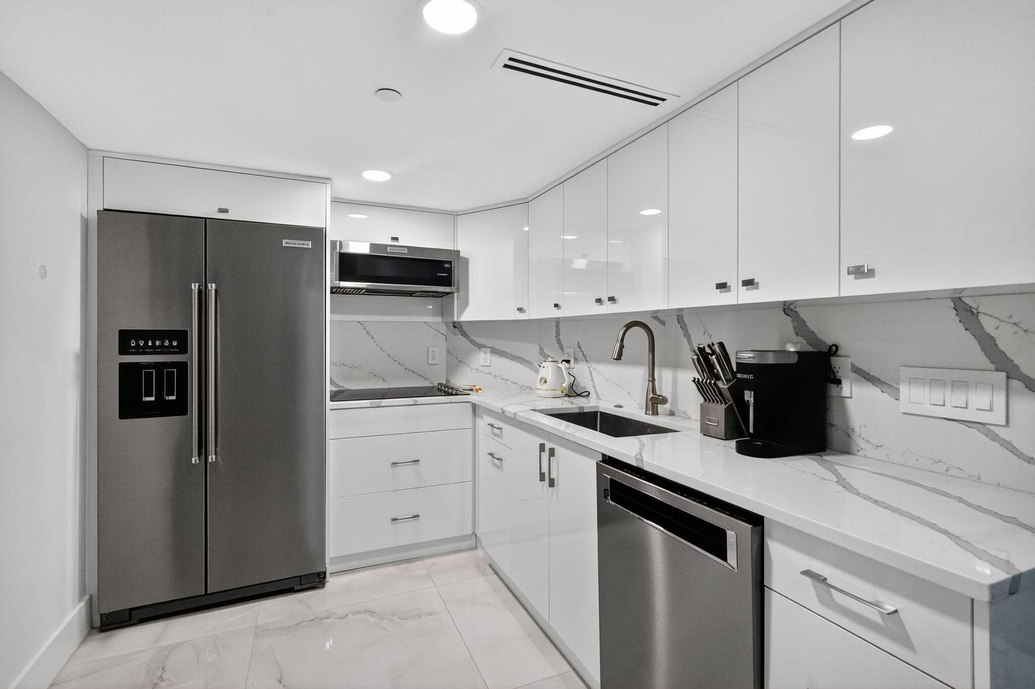 5225 Collins Avenue 1408, Miami Beach, FL 33140 — photo 8 of 37