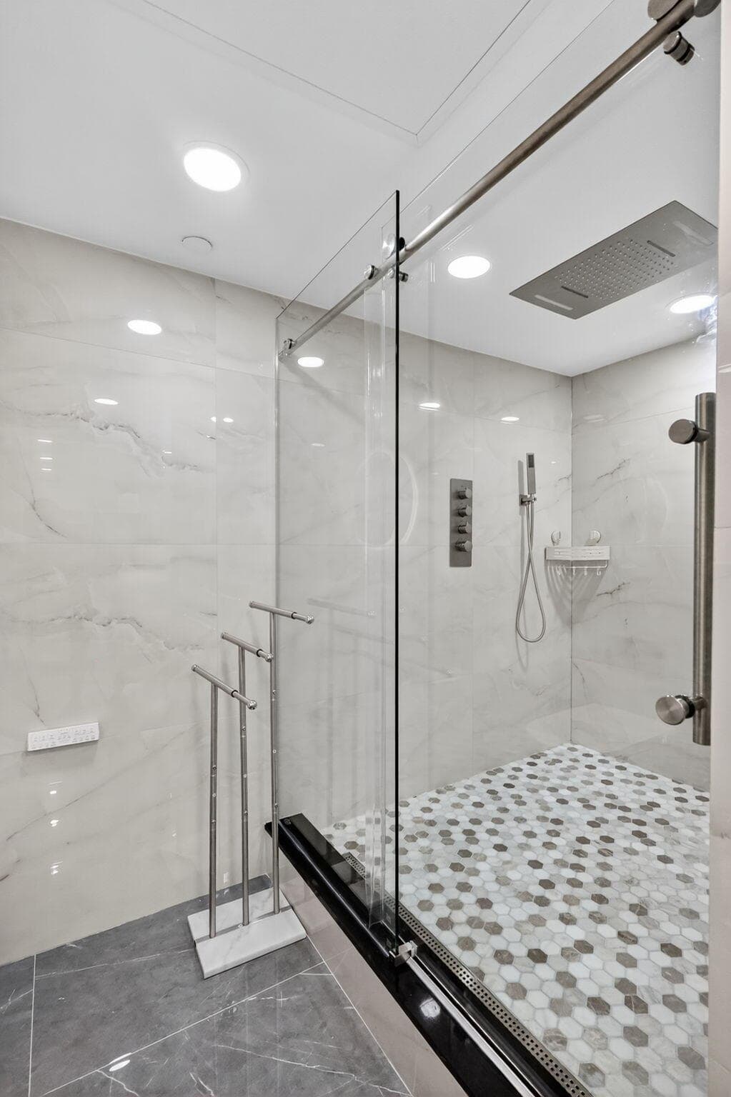 5225 Collins Avenue 1408, Miami Beach, FL 33140 — photo 14 of 37