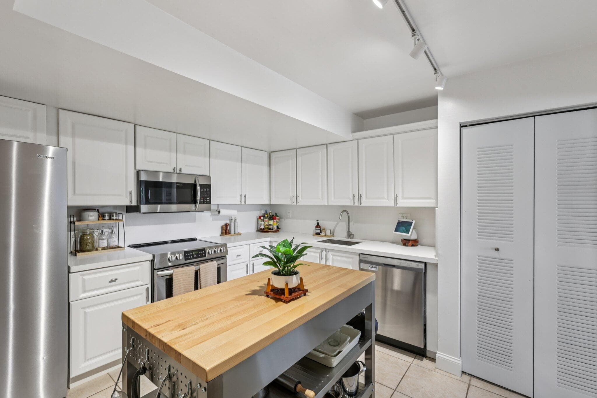 721 N Pine Island 406, Plantation, FL 33324 — photo 8 of 30