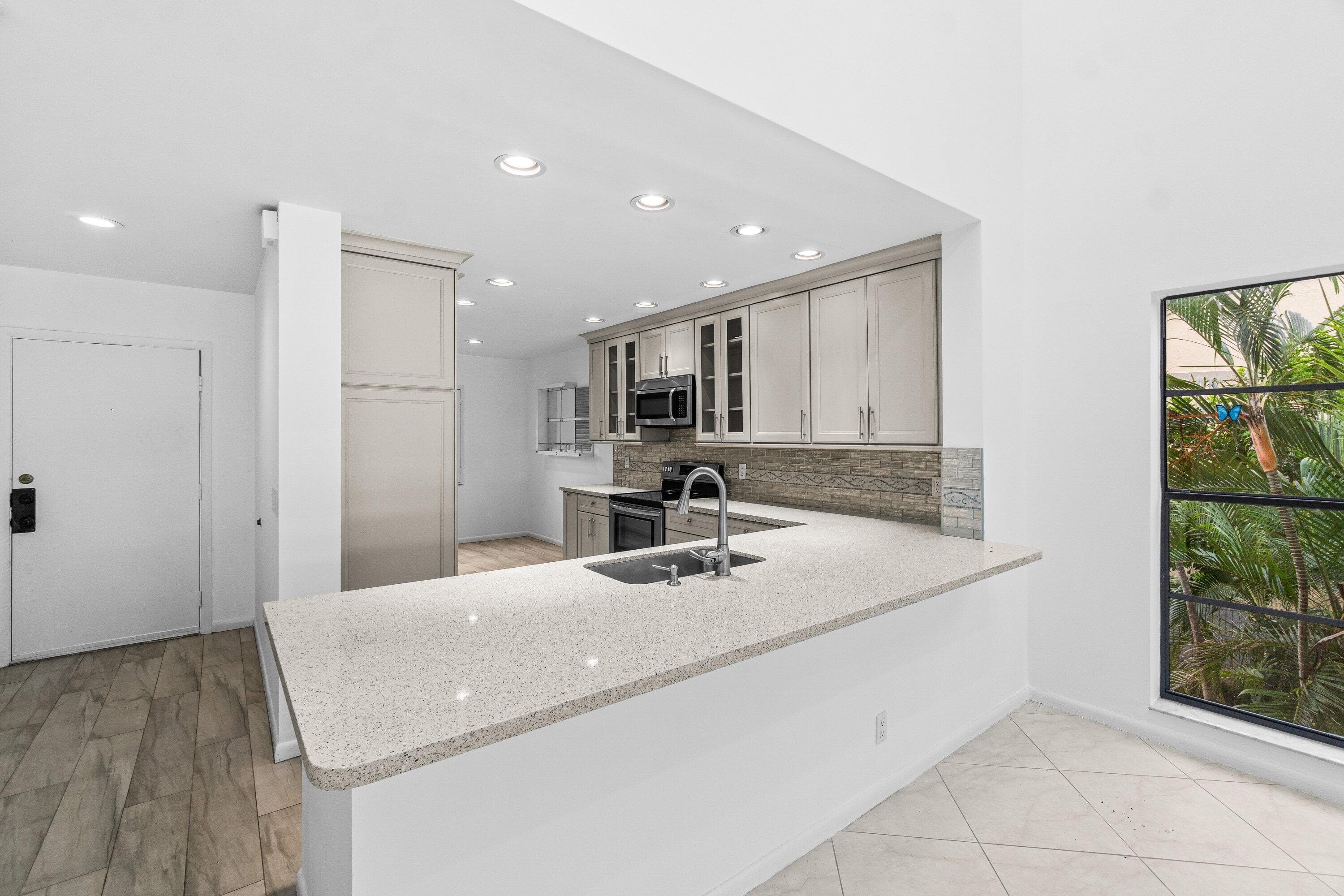 23 Eastgate Drive B, Boynton Beach, FL 33436 — photo 5 of 57