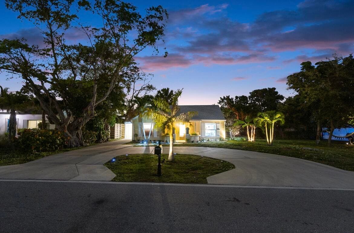 727 S Lake Drive, Lantana, FL 33462 — photo 1 of 40