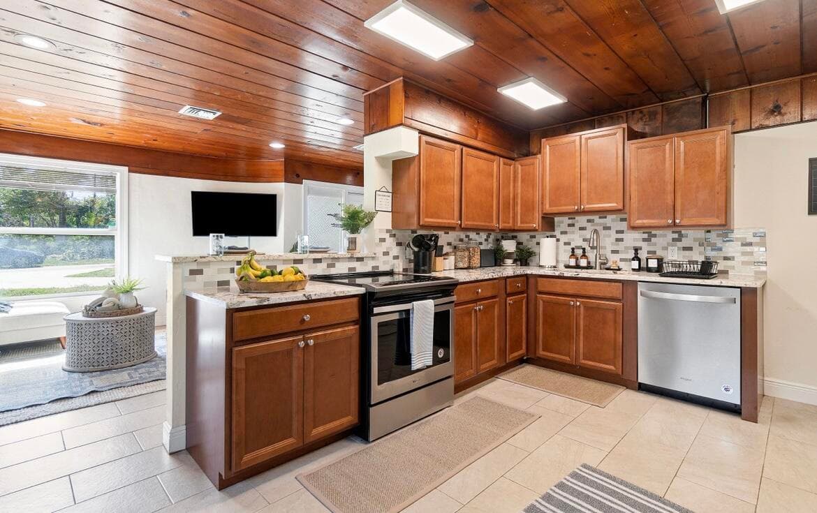 727 S Lake Drive, Lantana, FL 33462 — photo 15 of 40