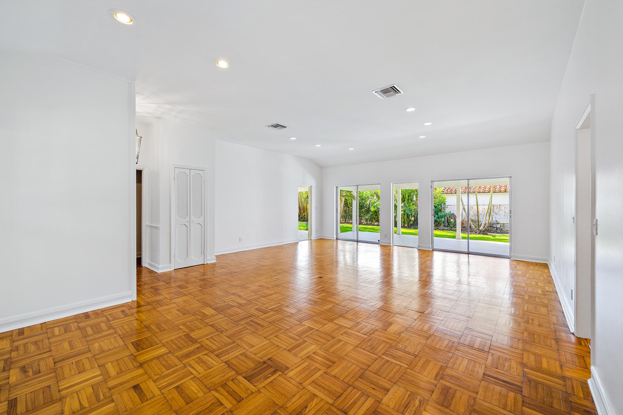 210 Russlyn Drive, West Palm Beach, FL 33405 — photo 3 of 20