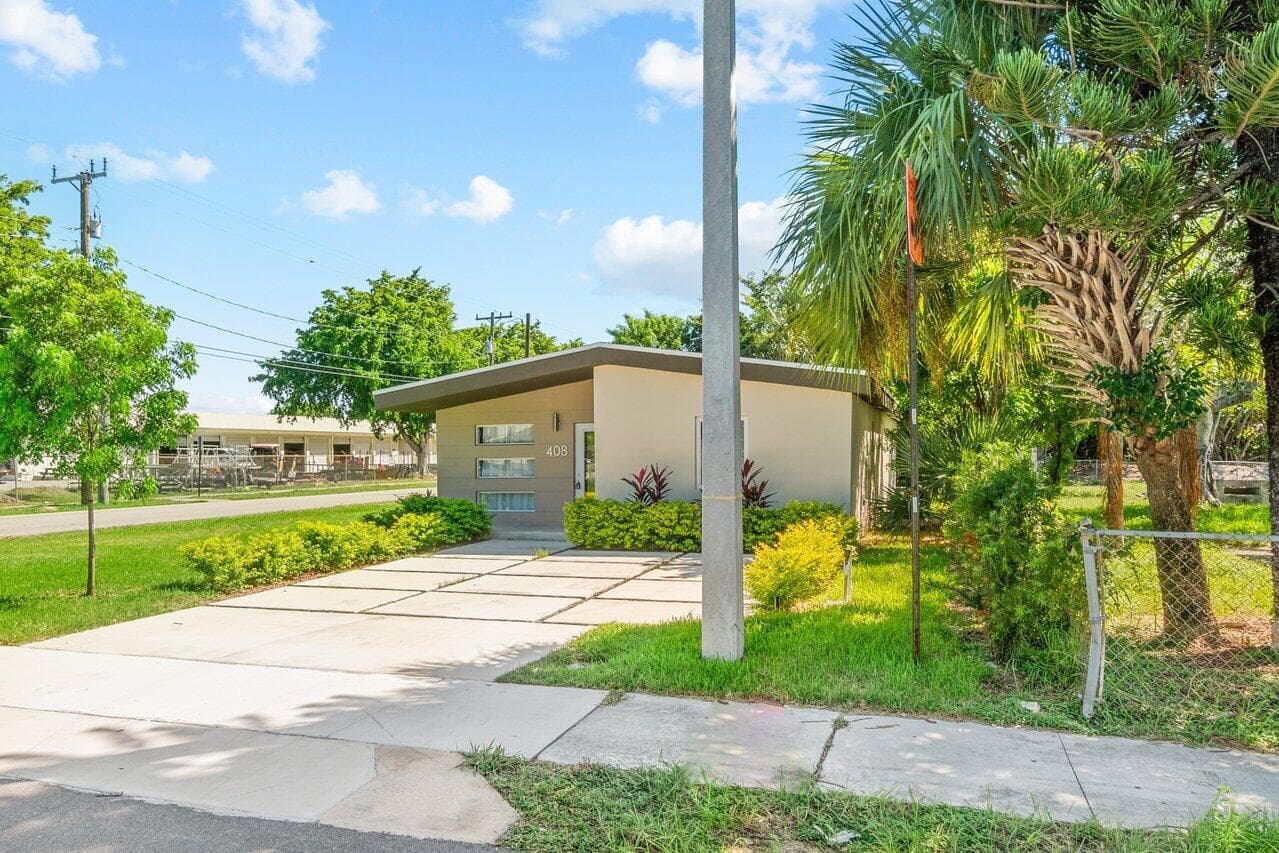408 SW 4th Street, Delray Beach, FL 33444 — photo 2 of 31