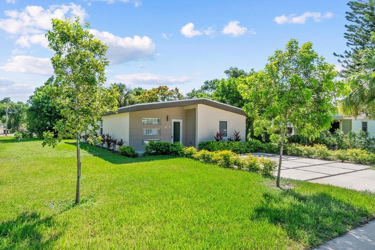 408 SW 4th Street, Delray Beach, FL 33444 — photo 4 of 31