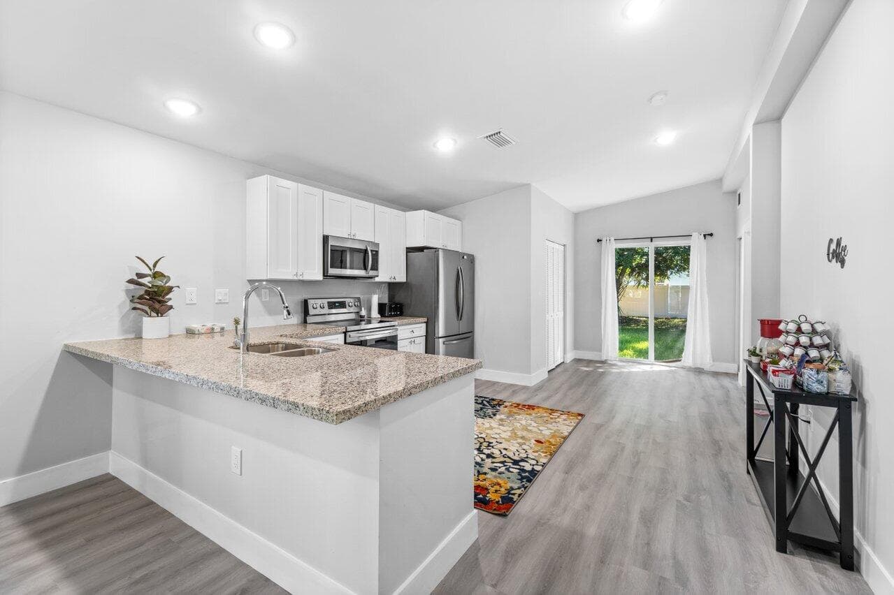 408 SW 4th Street, Delray Beach, FL 33444 — photo 11 of 31