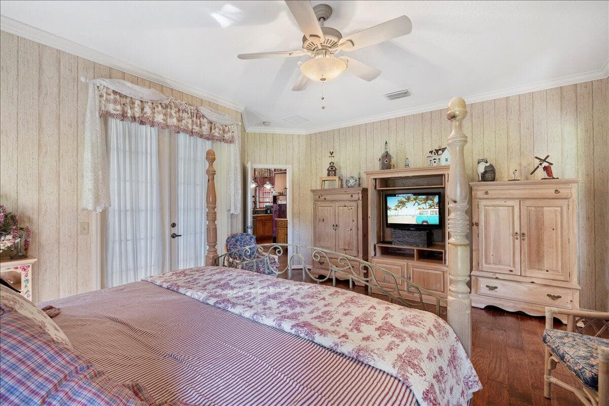 930 90th Avenue, Vero Beach, FL 32966 — photo 23 of 64