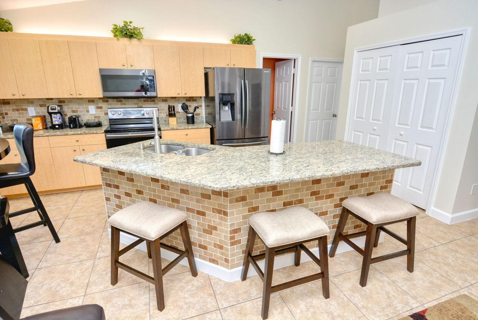 220 W Arbor Avenue, Port St. Lucie, FL 34952 — photo 10 of 32