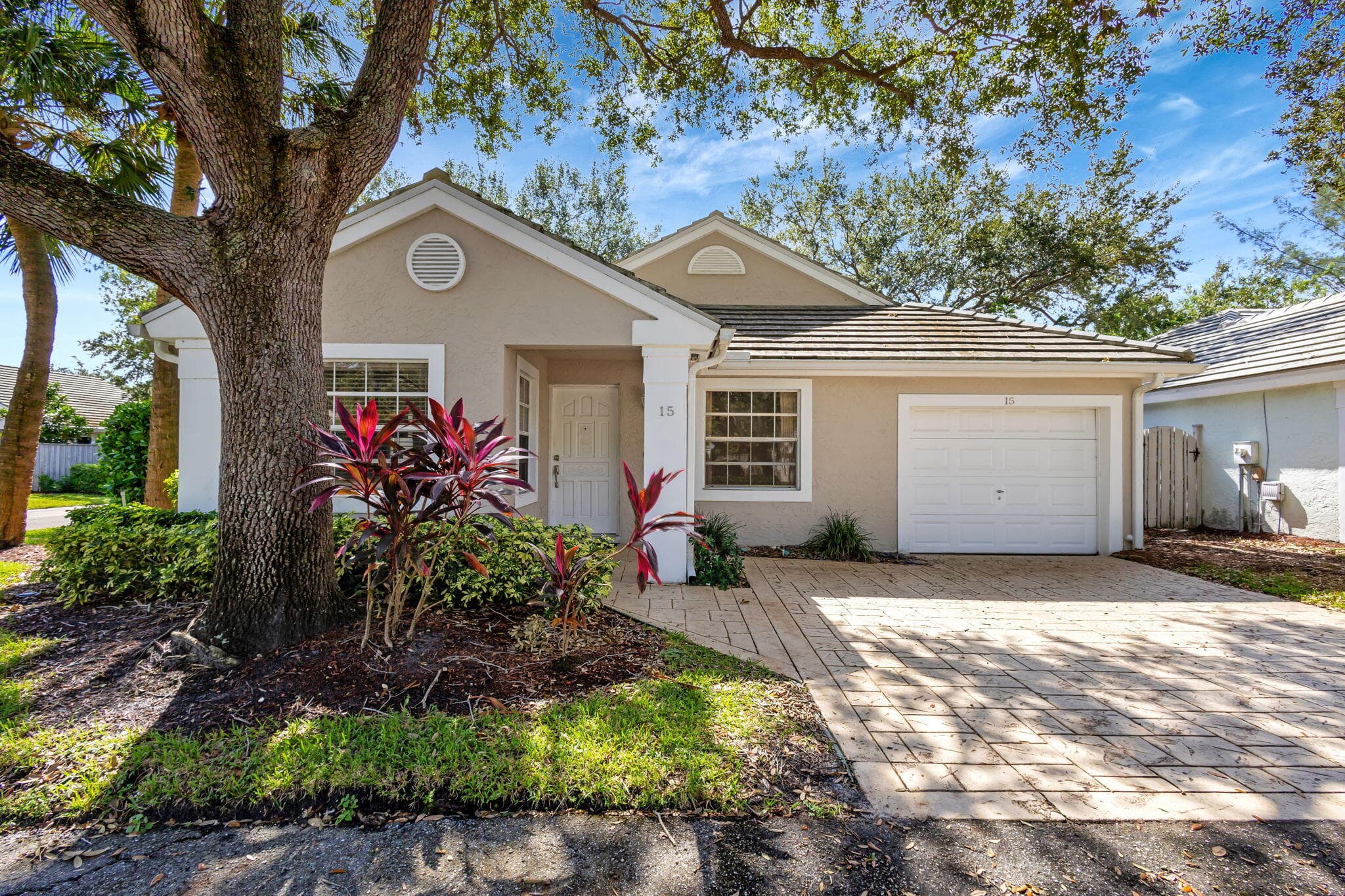 15 Admirals Court, Palm Beach Gardens, FL 33418 — photo 2 of 25
