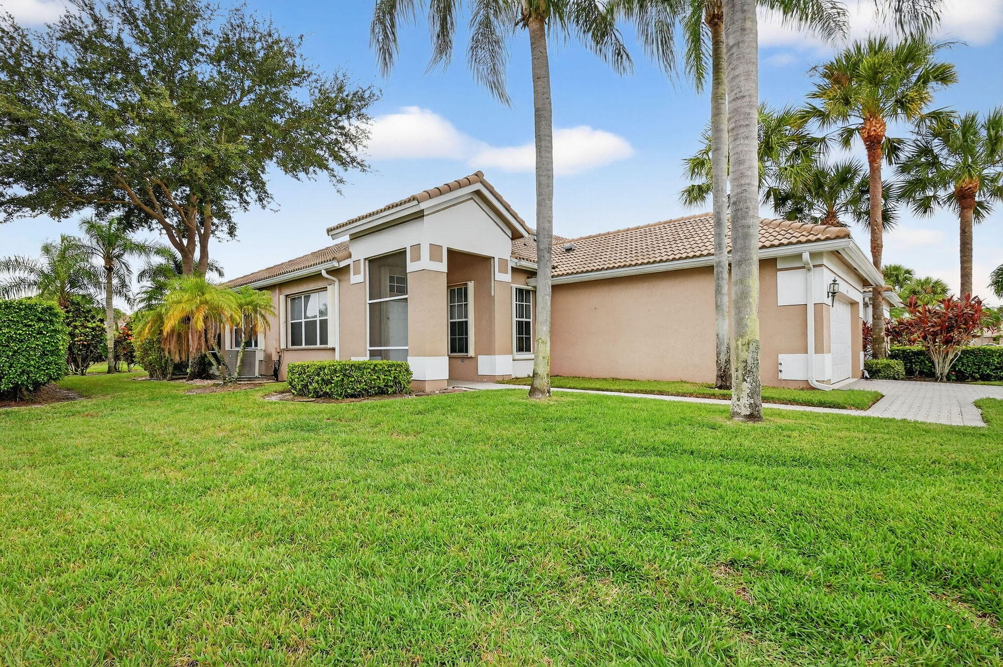 6900 Cairnwell Drive, Boynton Beach, FL 33472 — photo 3 of 56