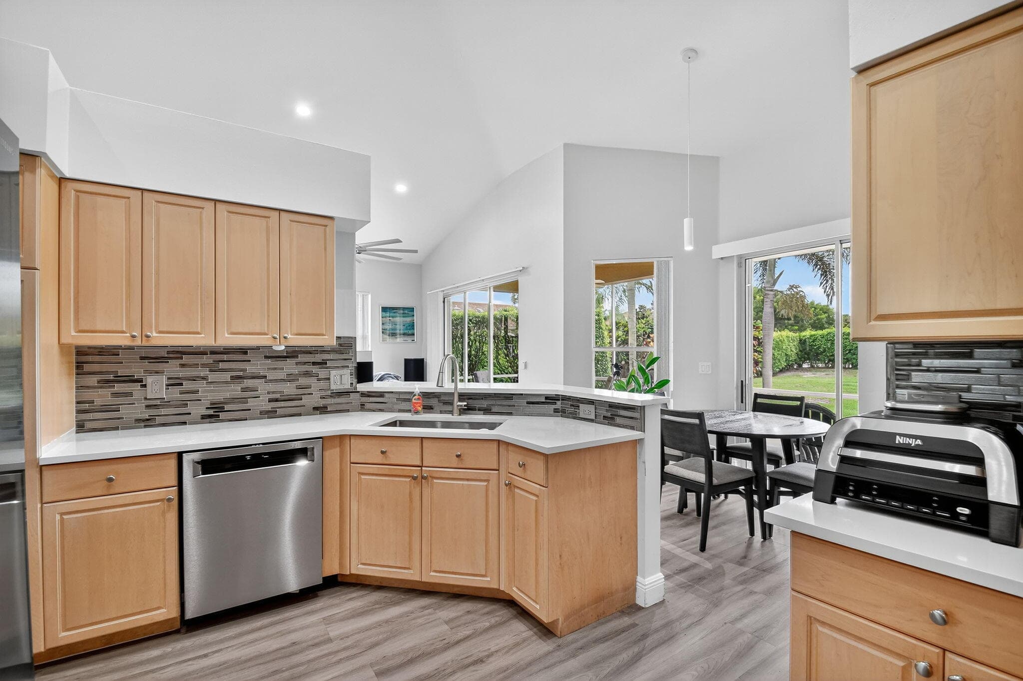 6900 Cairnwell Drive, Boynton Beach, FL 33472 — photo 9 of 56