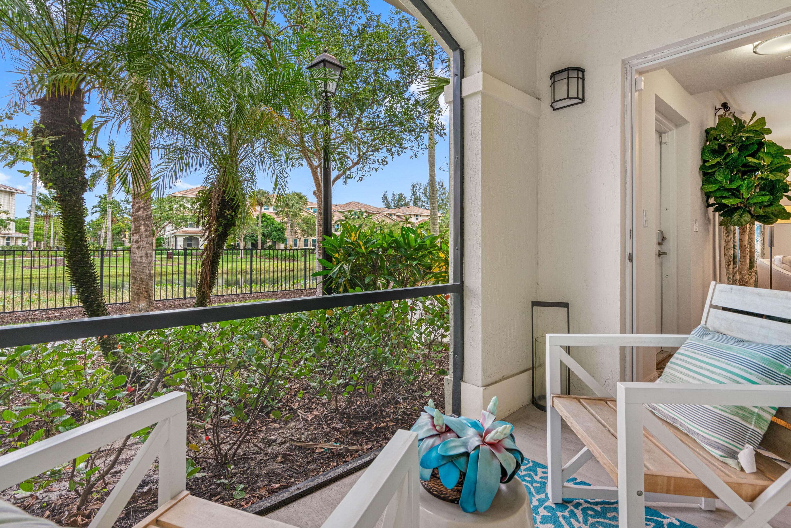 Townhouse in West Palm Beach — photo 11 of 19