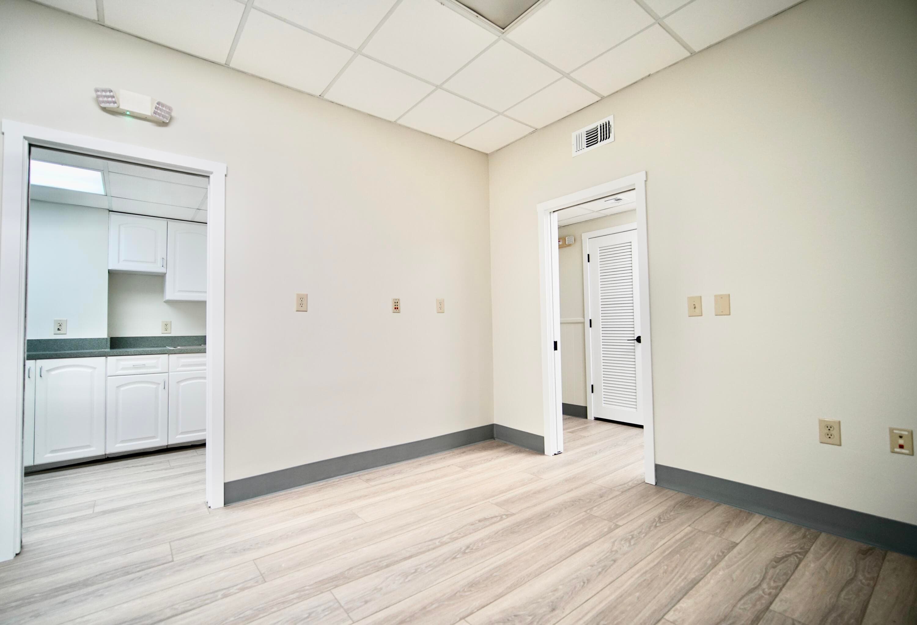 2231 NE 25th Avenue 1, Pompano Beach, FL 33062 — photo 1 of 8
