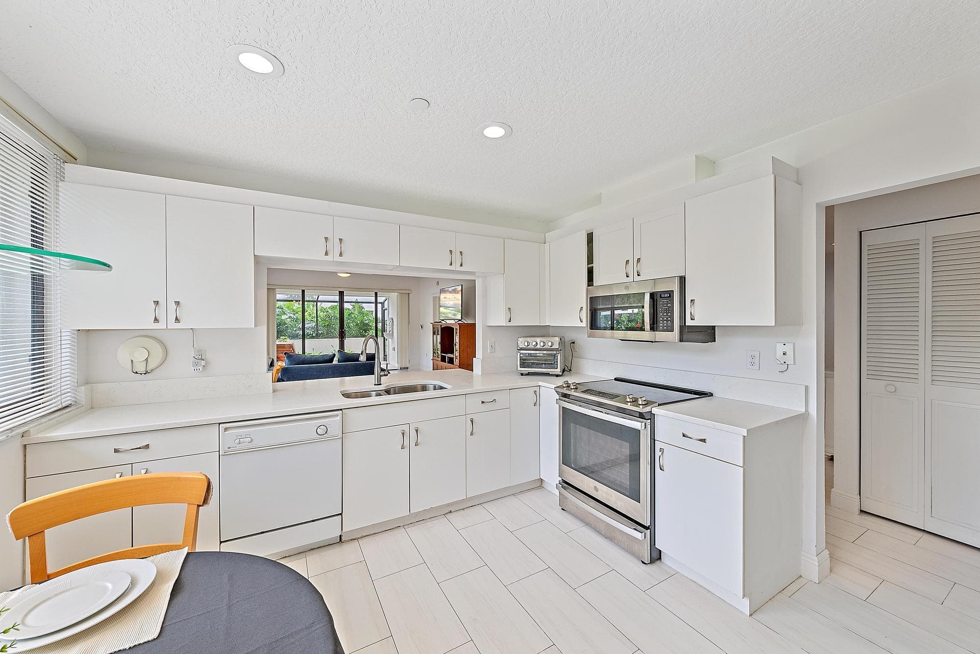 811 Oak Harbour Drive, Juno Beach, FL 33408 — photo 4 of 48