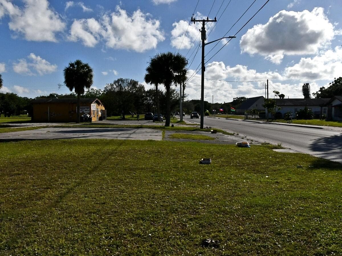 708 N 13th Street, Fort Pierce, FL 34950 — photo 2 of 2