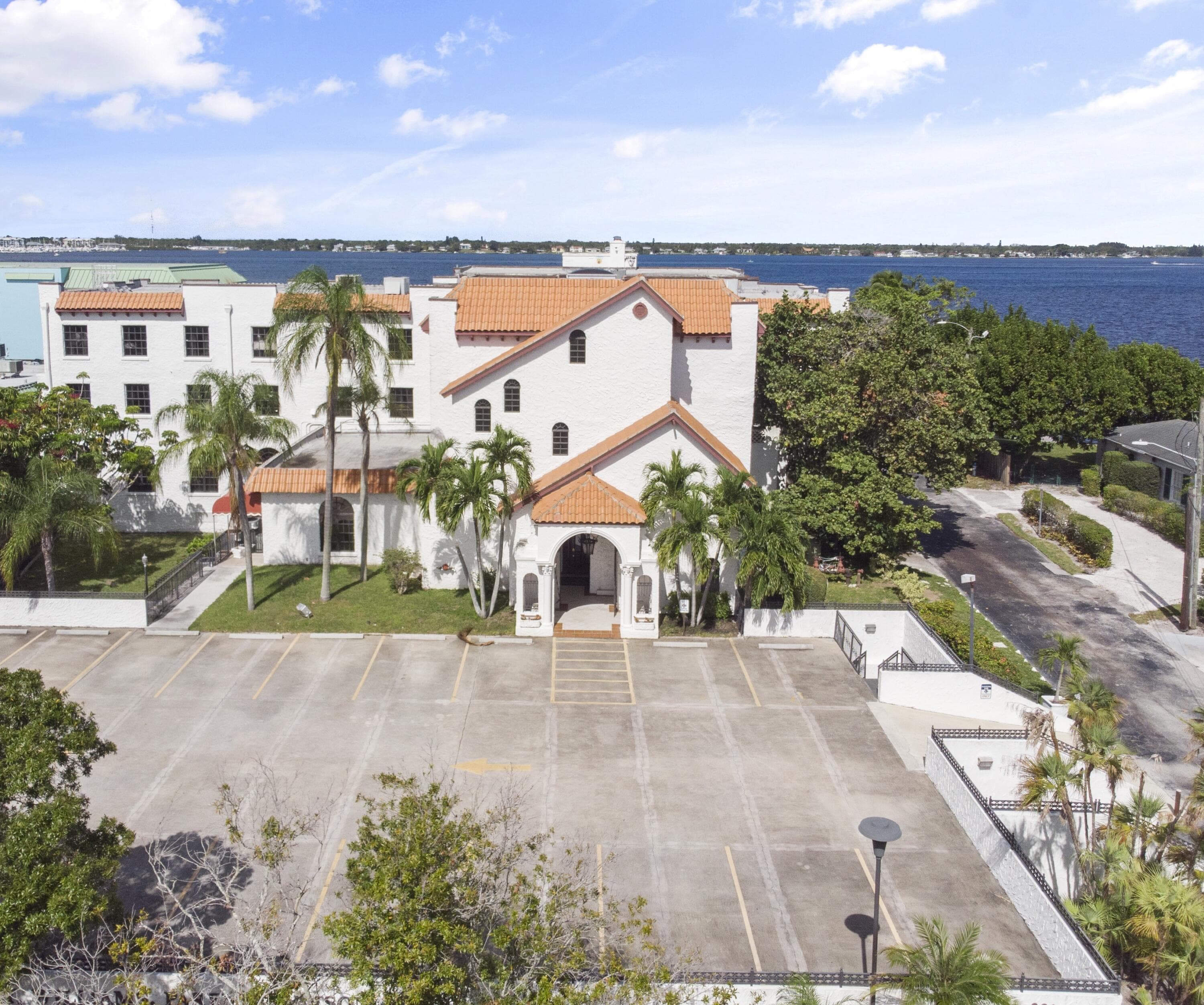 221 SE Osceola Street, Stuart, FL 34994 — photo 2 of 9