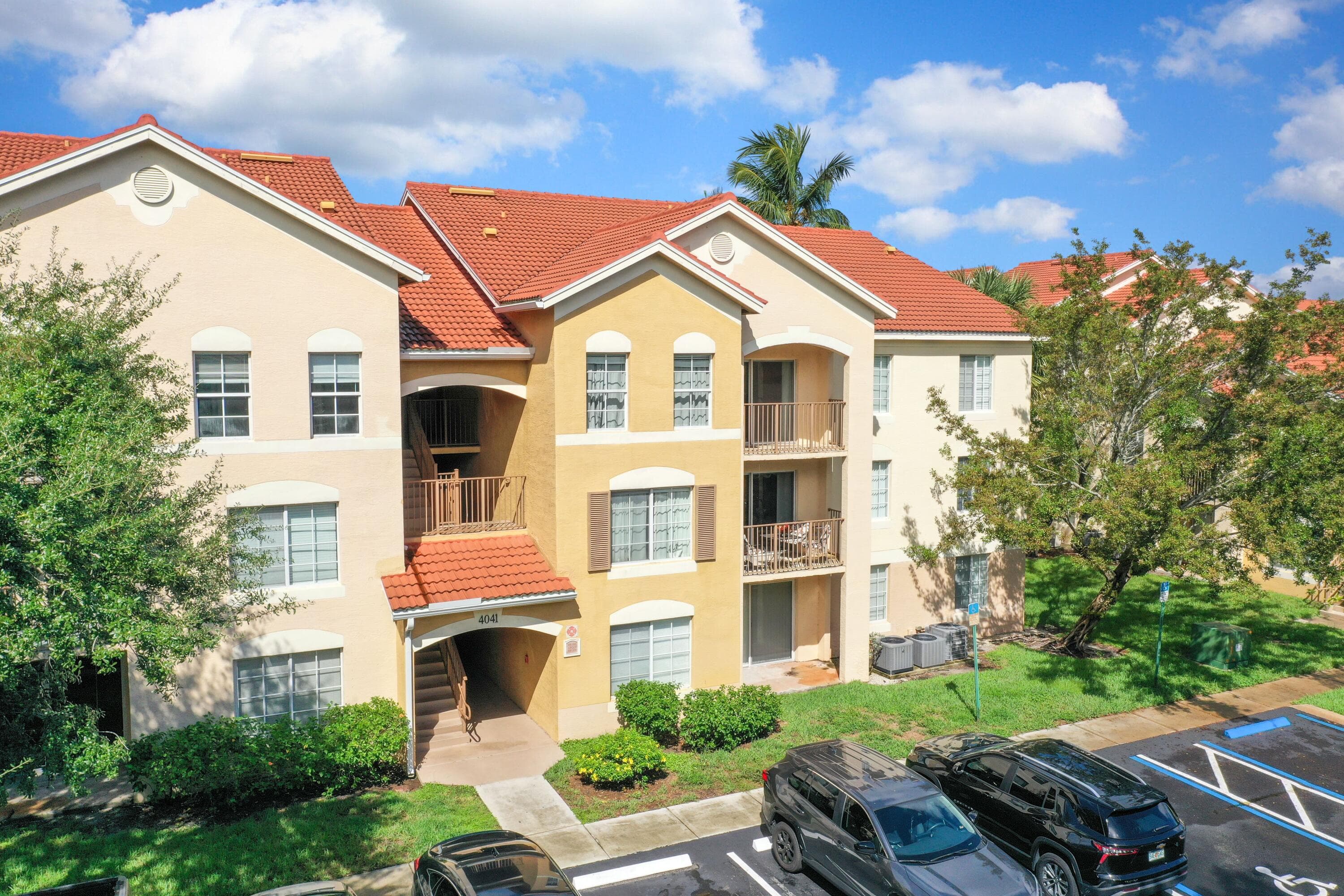 4041 San Marino Boulevard 307, West Palm Beach, FL 33409 — photo 2 of 27