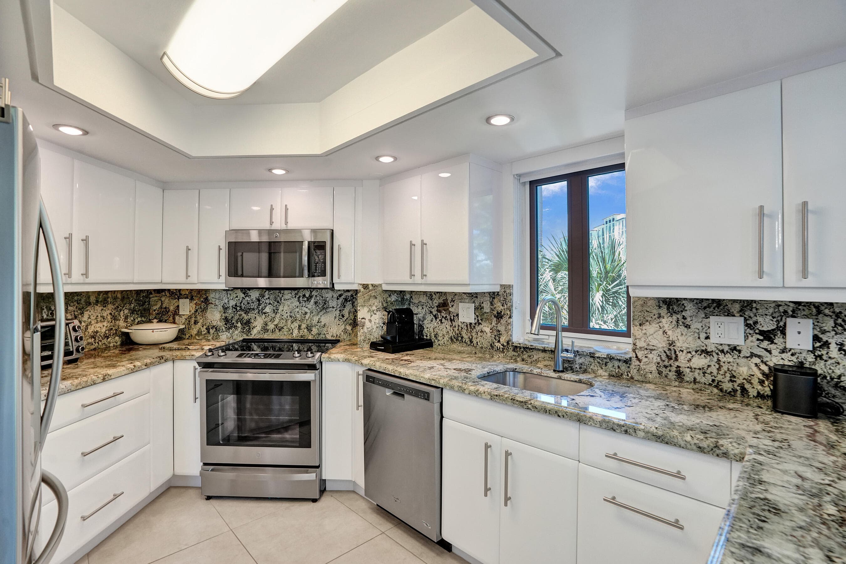 100 SE 5th Avenue 406, Boca Raton, FL 33432 — photo 9 of 34