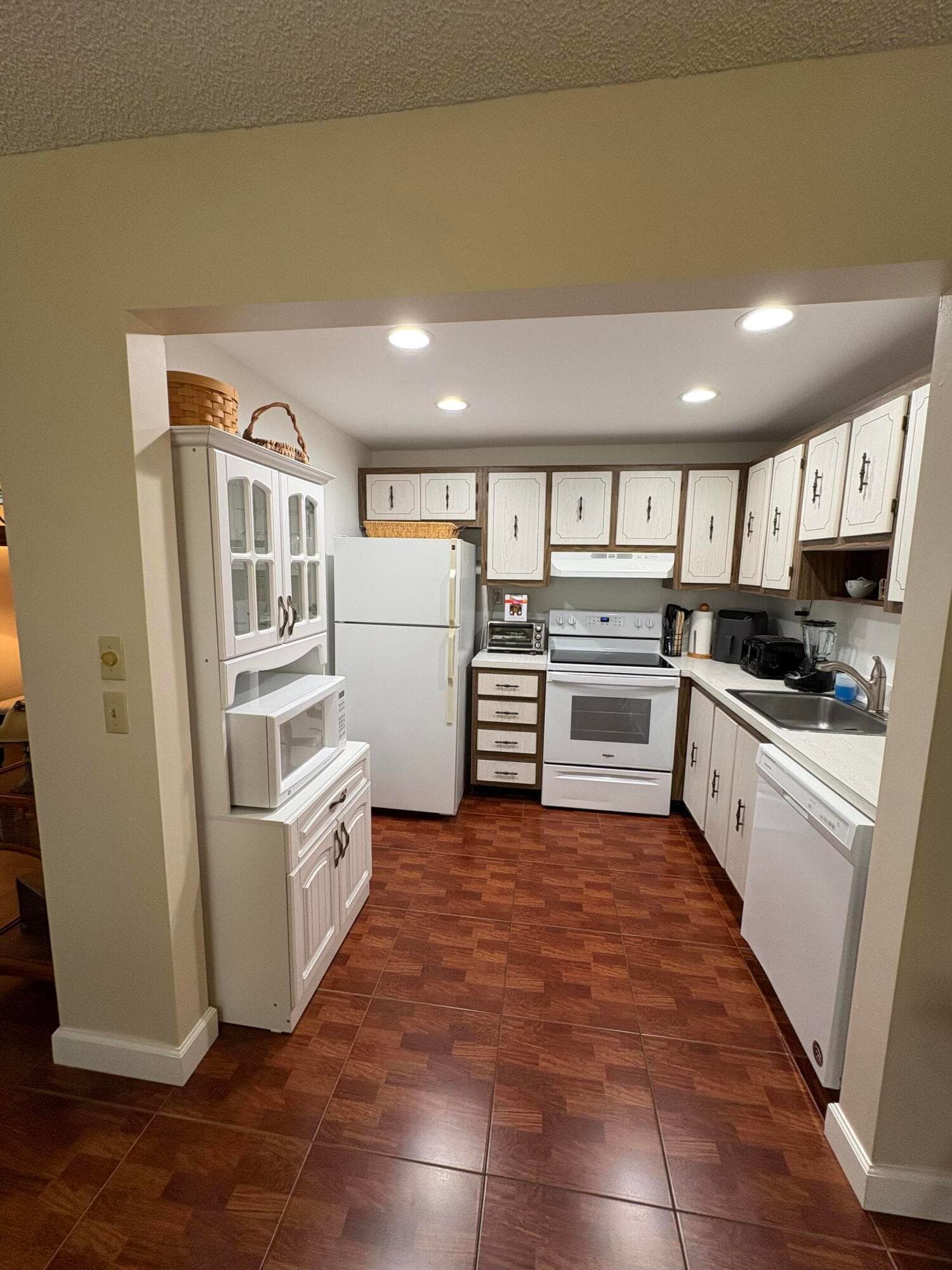 23 Flanders A, Delray Beach, FL 33484 — photo 8 of 21