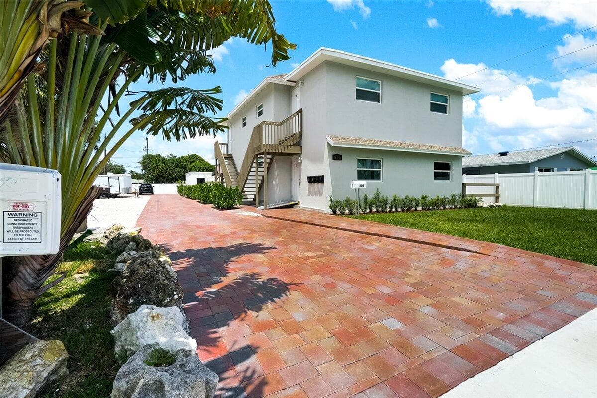 305 Cypress Drive E 1,2,3,4,5, Lake Park, FL 33403 — photo