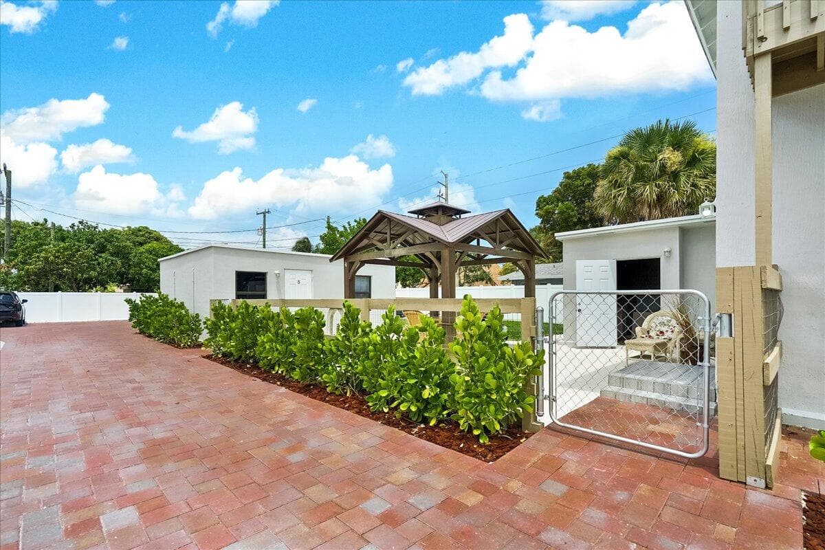 305 Cypress Drive E 1,2,3,4,5, Lake Park, FL 33403 — photo 10 of 53
