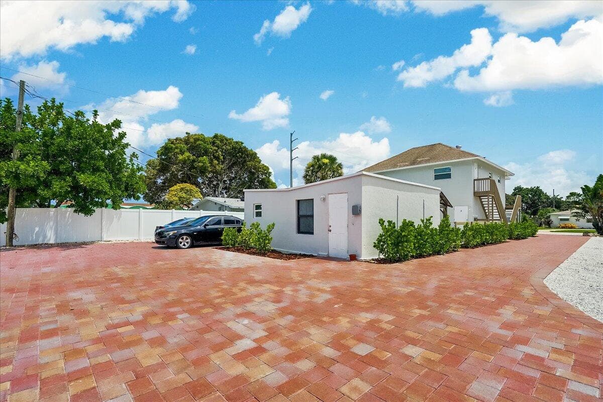 305 Cypress Drive E 1,2,3,4,5, Lake Park, FL 33403 — photo 13 of 53