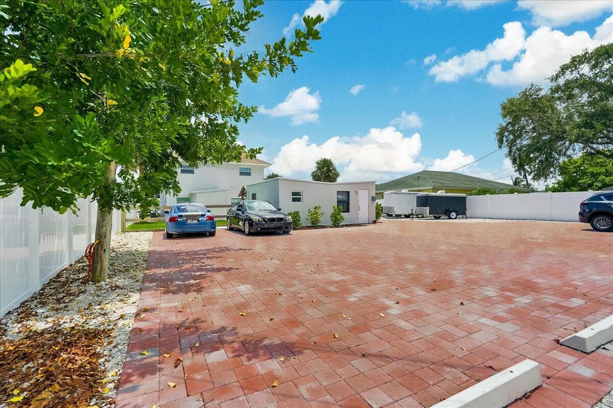 305 Cypress Drive E 1,2,3,4,5, Lake Park, FL 33403 — photo 15 of 53