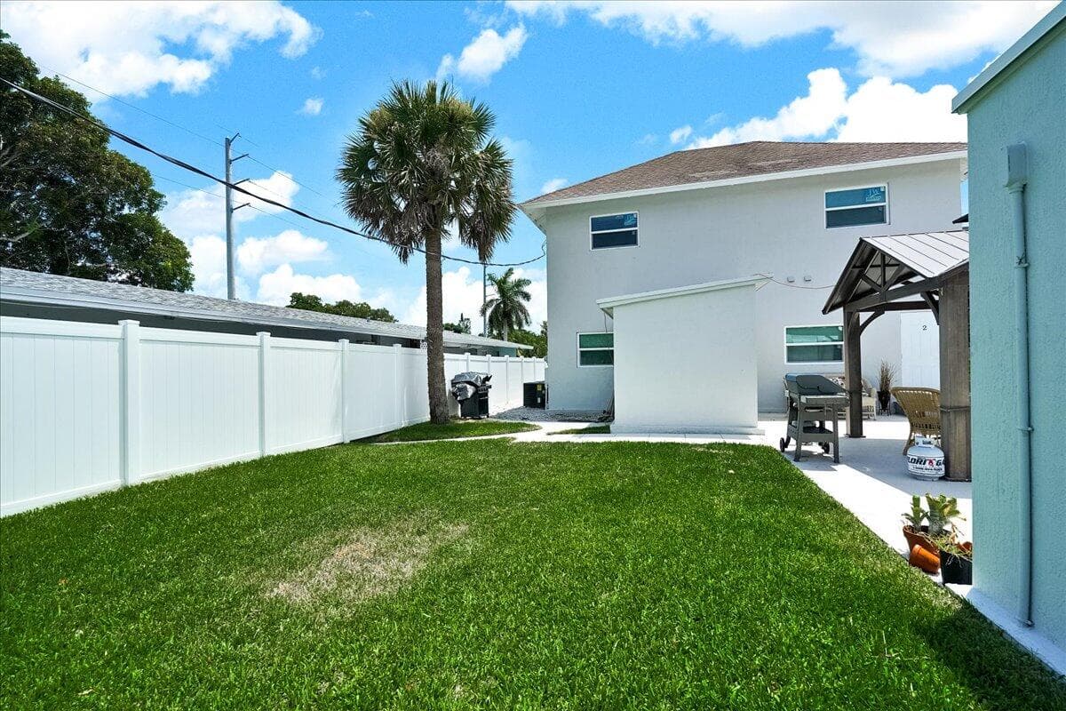 305 Cypress Drive E 1,2,3,4,5, Lake Park, FL 33403 — photo 24 of 53