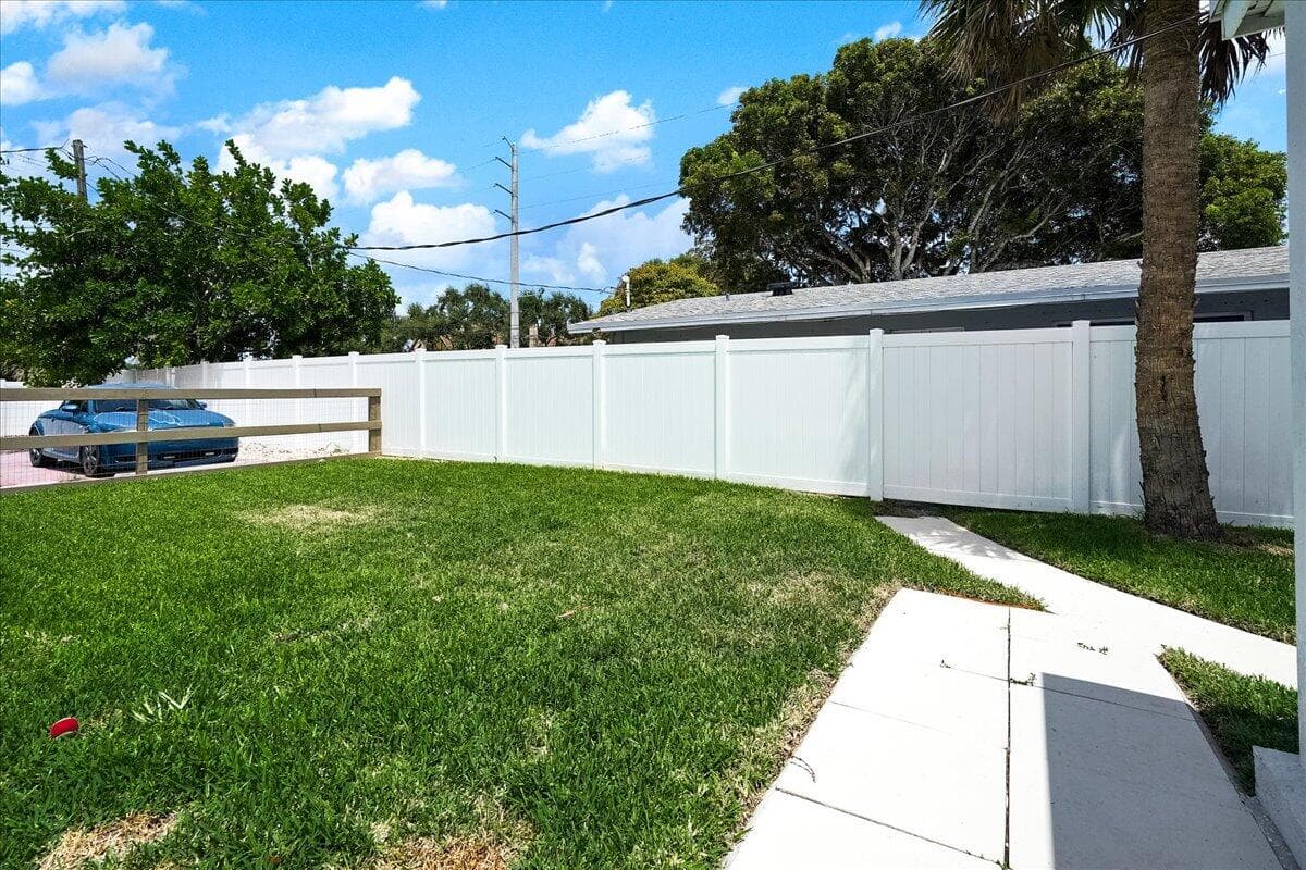 305 Cypress Drive E 1,2,3,4,5, Lake Park, FL 33403 — photo 25 of 53