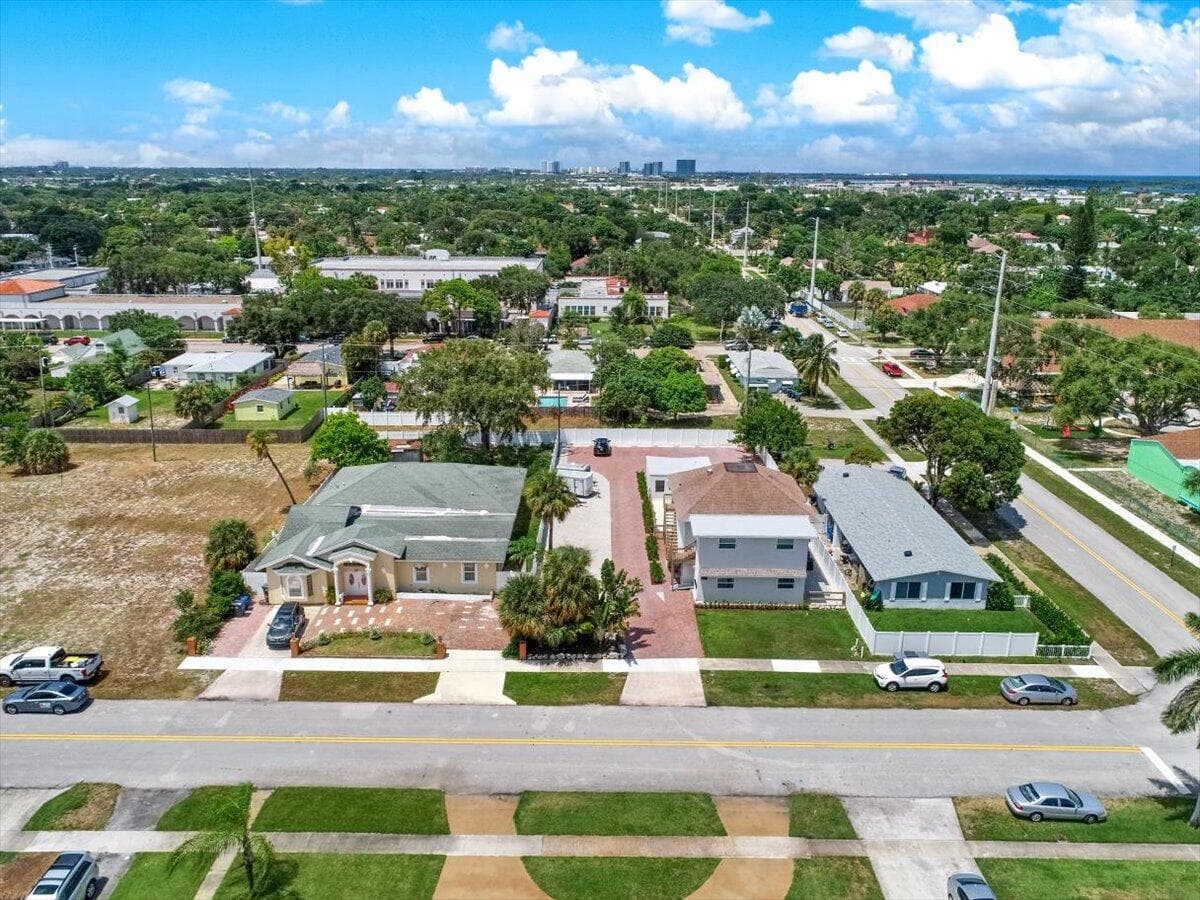 305 Cypress Drive E 1,2,3,4,5, Lake Park, FL 33403 — photo 35 of 53