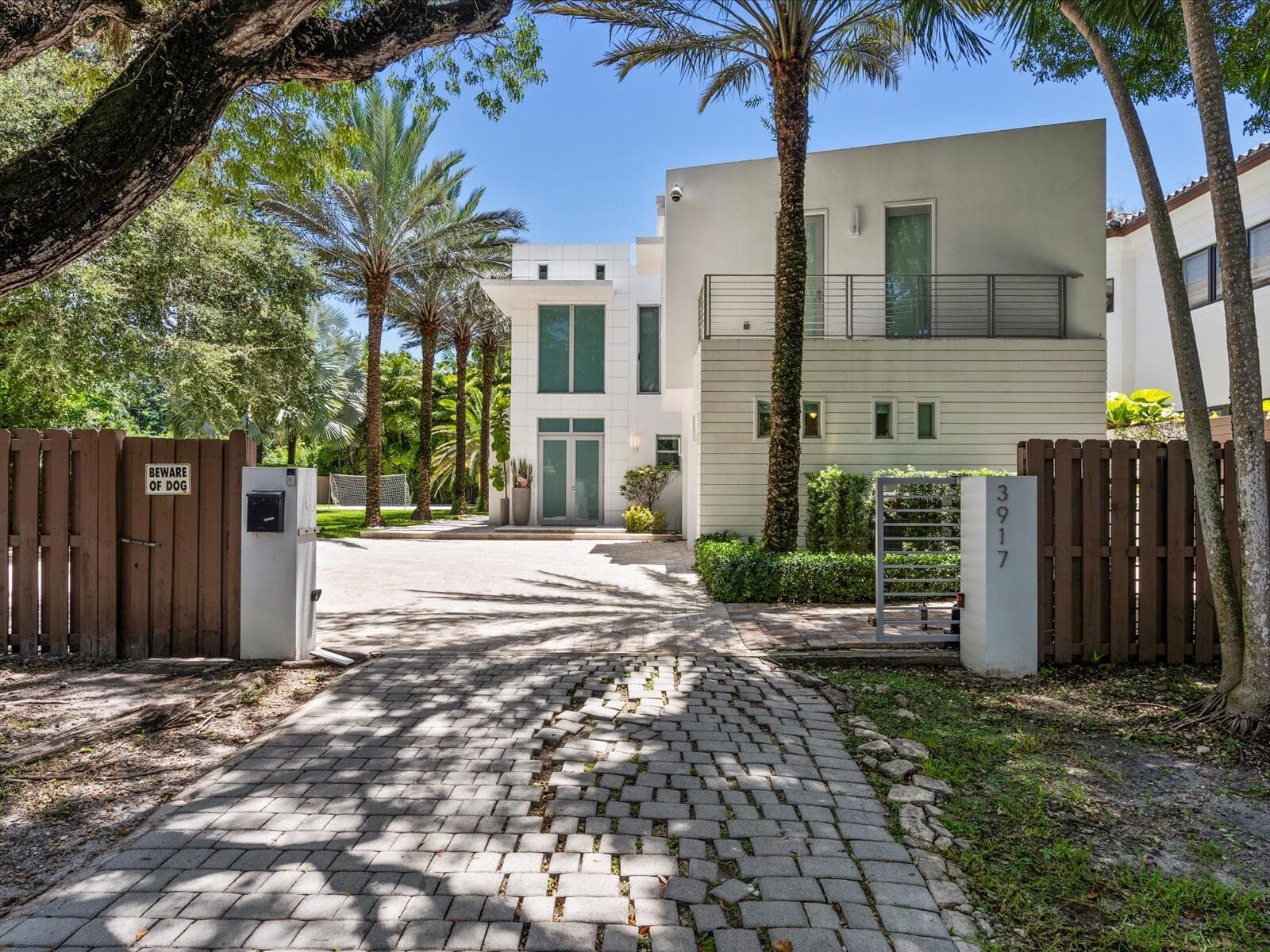 3917 SW 42nd Avenue, Miami, FL 33146 — photo 4 of 60