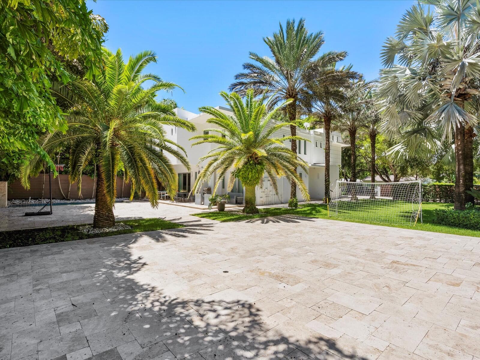 3917 SW 42nd Avenue, Miami, FL 33146 — photo 12 of 60
