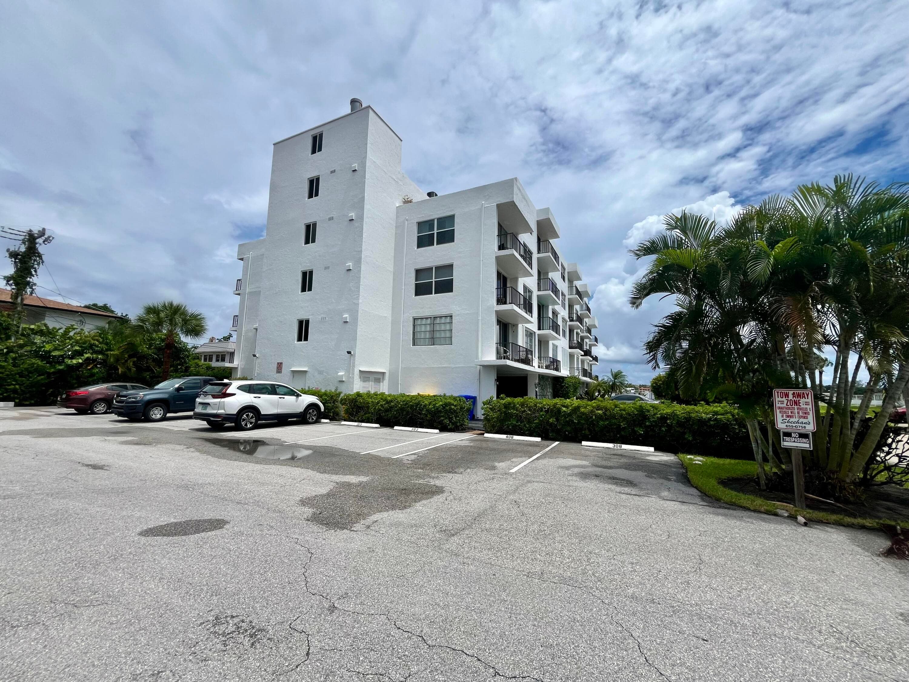 301 Croton Avenue 305, Lantana, FL 33462 — photo 3 of 27