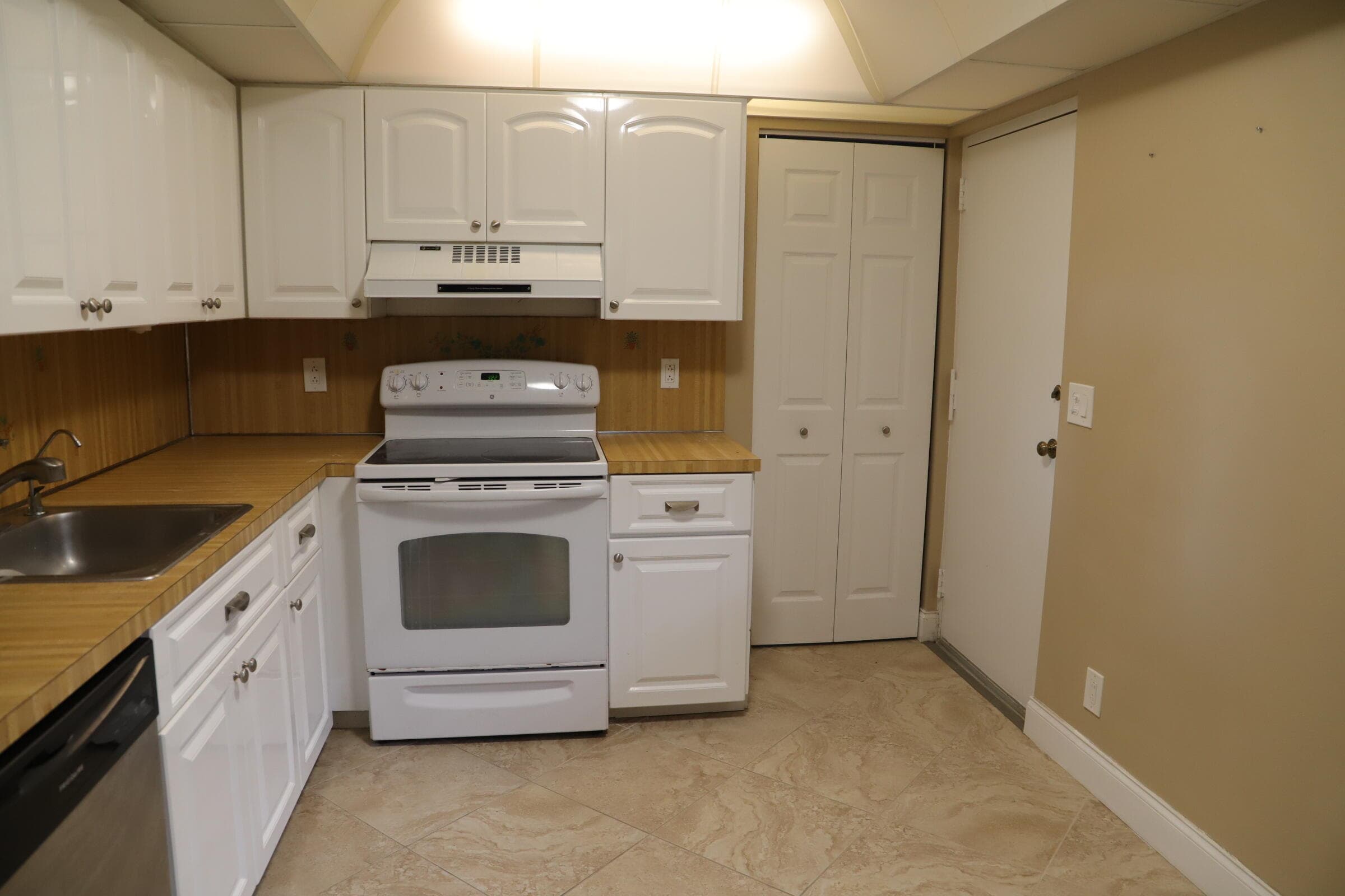 6400 NW 2nd Avenue 423, Boca Raton, FL 33487 — photo 1 of 19