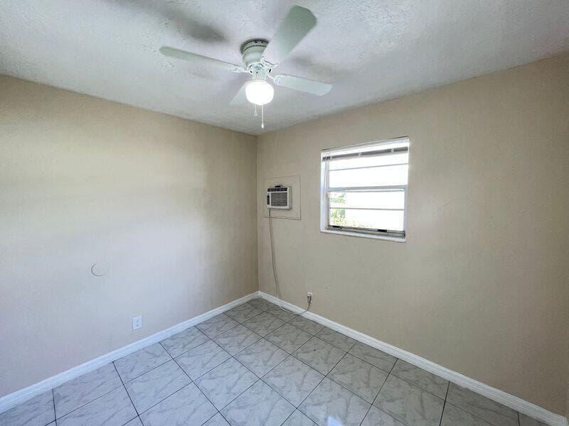 1360 10th Street, West Palm Beach, FL 33401 — photo 8 of 38