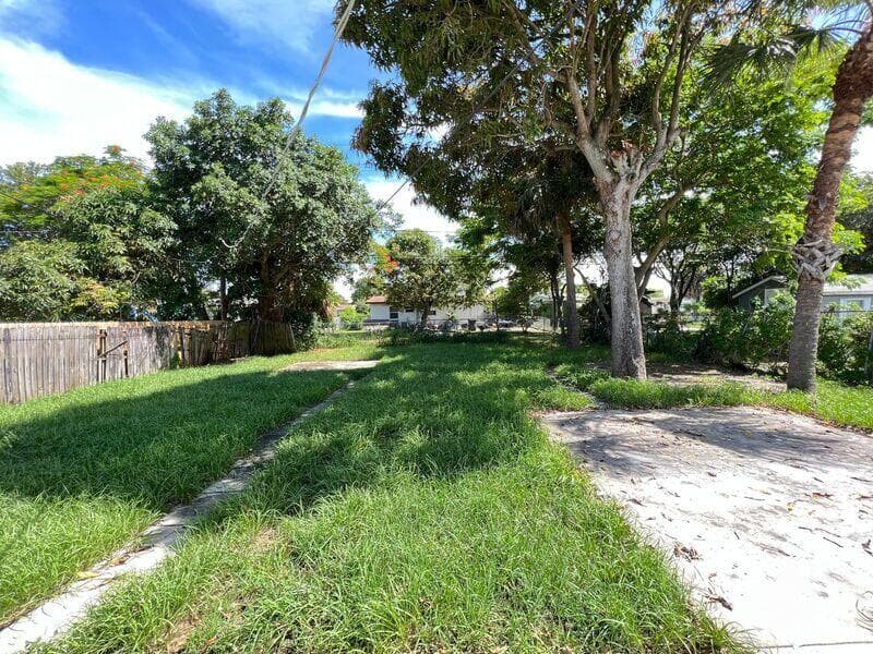 1360 10th Street, West Palm Beach, FL 33401 — photo 15 of 38
