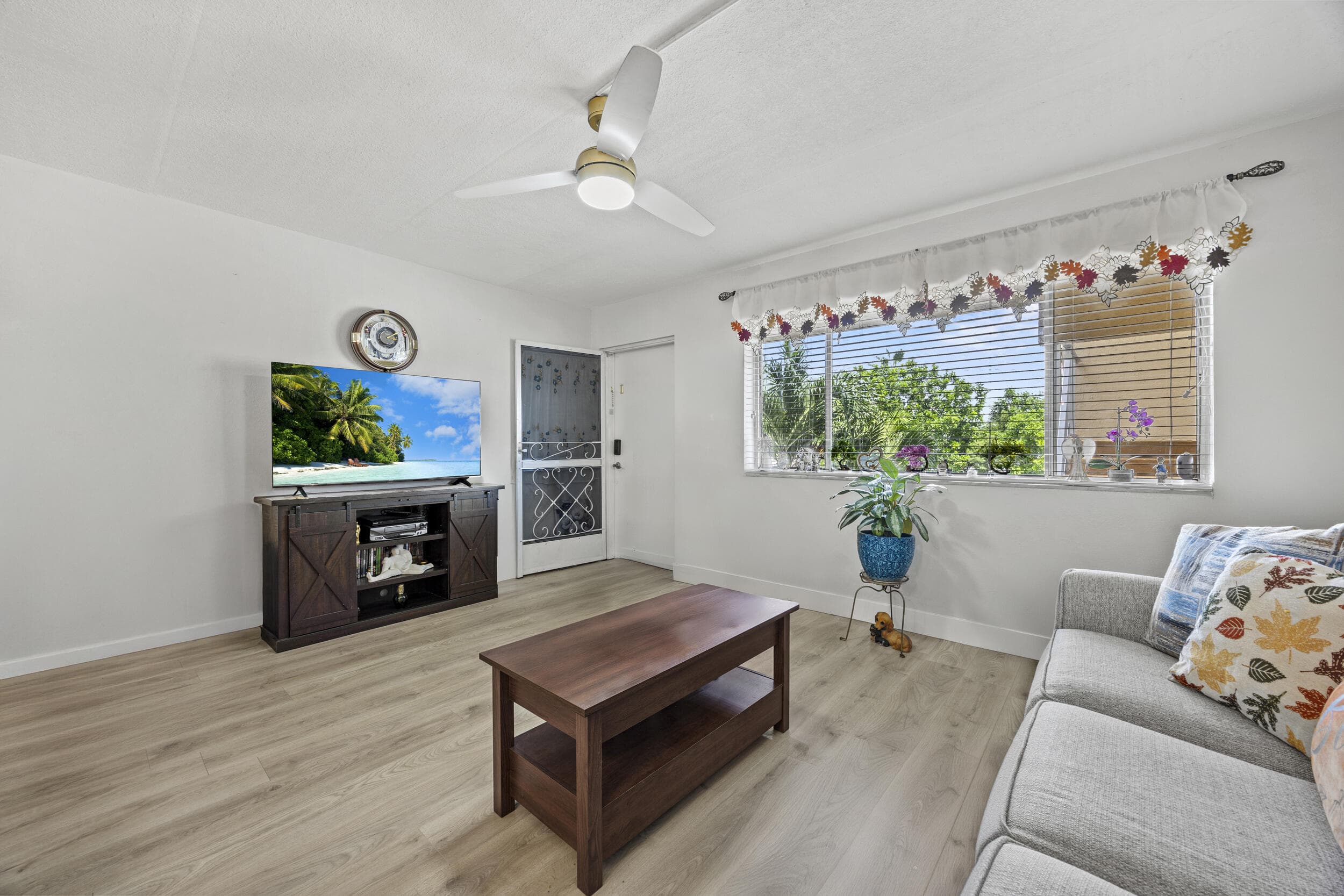 200 Village Green Circle E 202, Palm Springs, FL 33461 — photo 5 of 33
