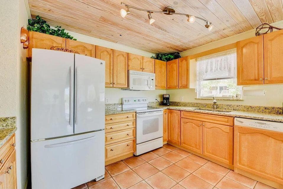 1540 Lantana Lane, Big Pine Key, FL 33043 — photo 4 of 13