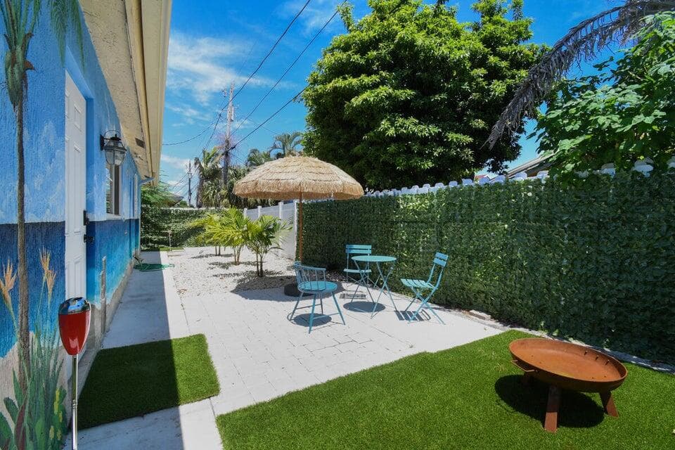 951 Green Street, West Palm Beach, FL 33405 — photo 5 of 45