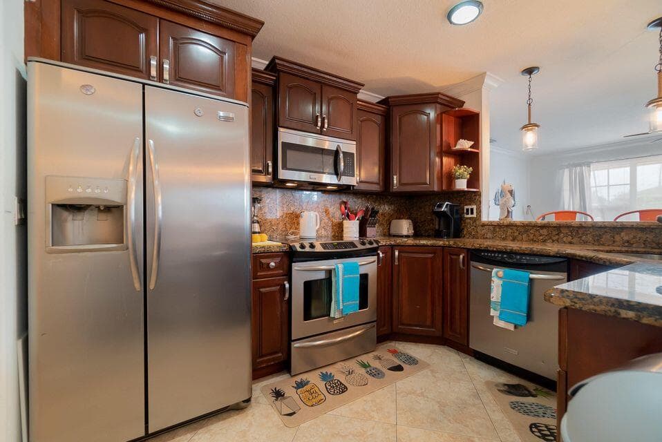 951 Green Street, West Palm Beach, FL 33405 — photo 10 of 45