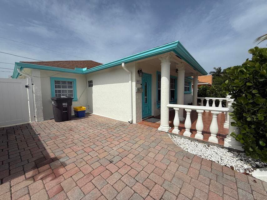 951 Green Street, West Palm Beach, FL 33405 — photo 3 of 45