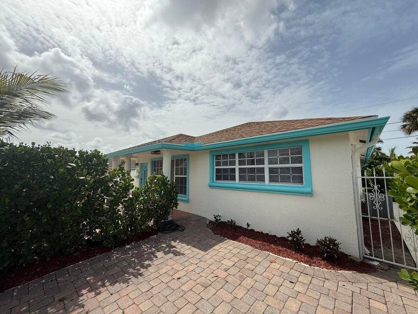 951 Green Street, West Palm Beach, FL 33405 — photo 4 of 45