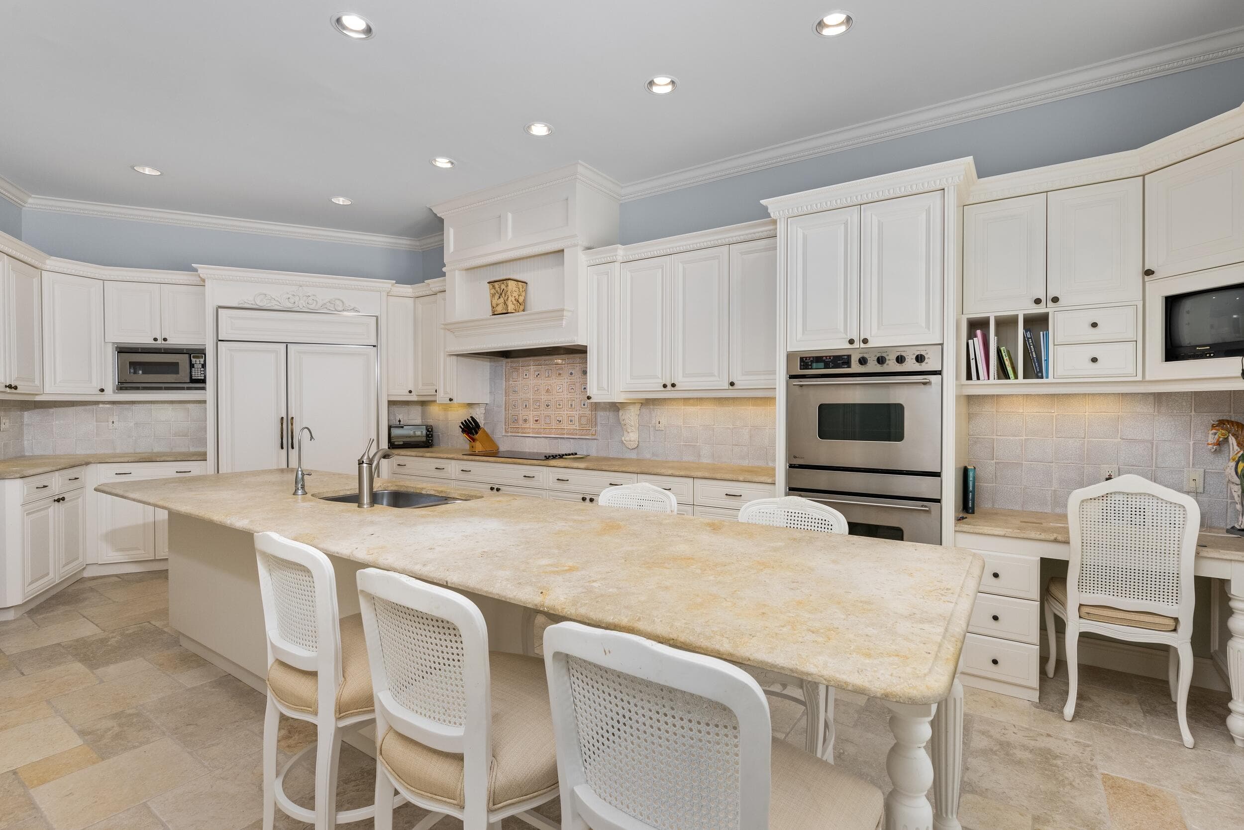 307 Everglade Avenue, Palm Beach, FL 33480 — photo 16 of 48