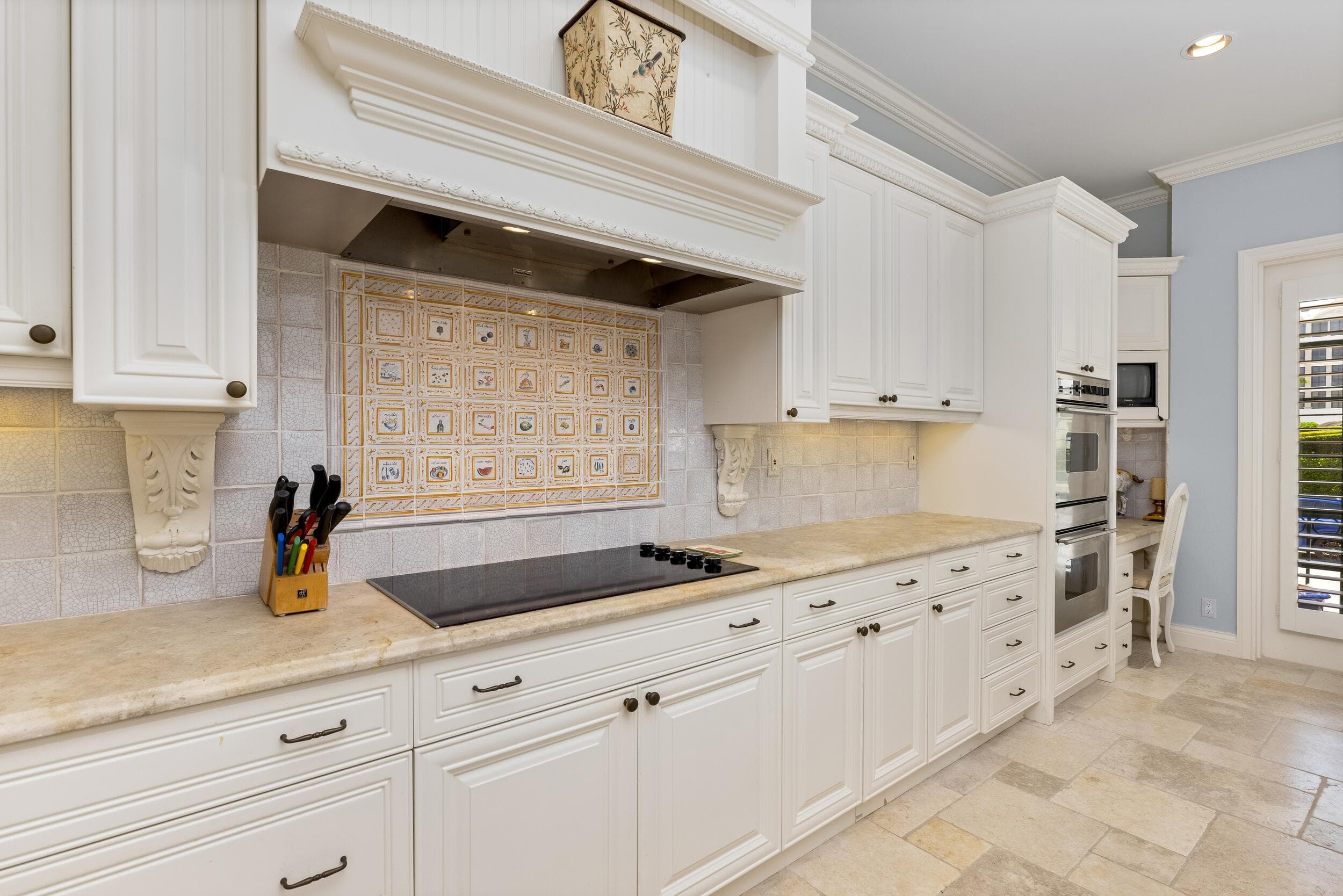 307 Everglade Avenue, Palm Beach, FL 33480 — photo 17 of 48