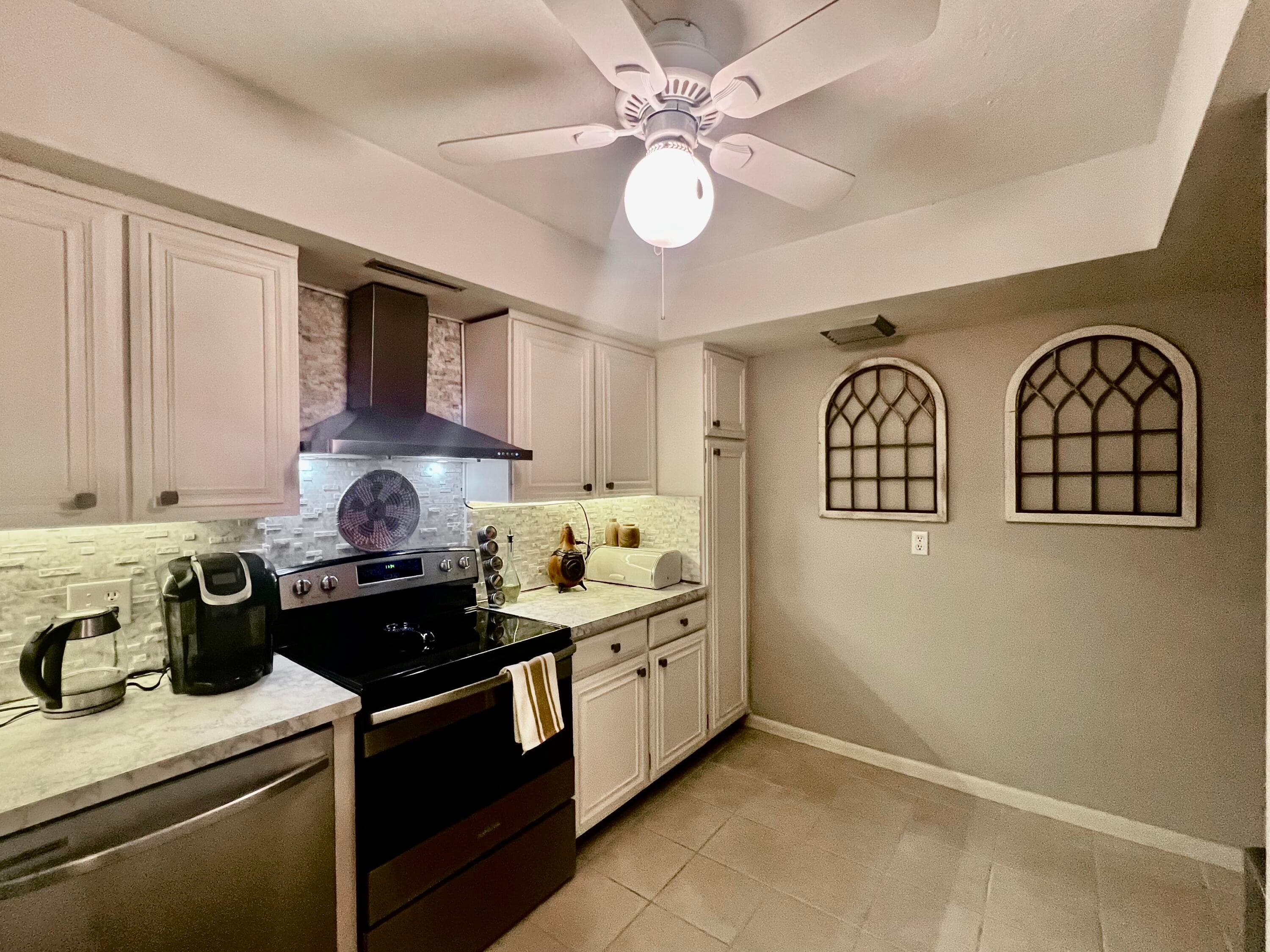 2425 Presidential Way 806, West Palm Beach, FL 33401 — photo 11 of 34