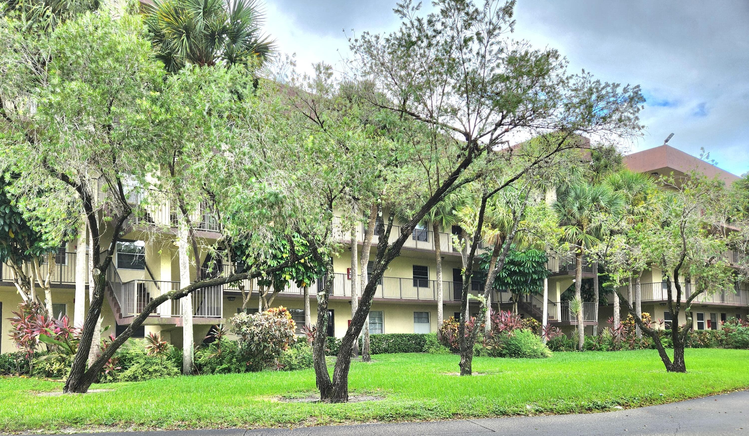 3301 NW 47th Terrace 403, Lauderdale Lakes, FL 33319 — photo 1 of 15