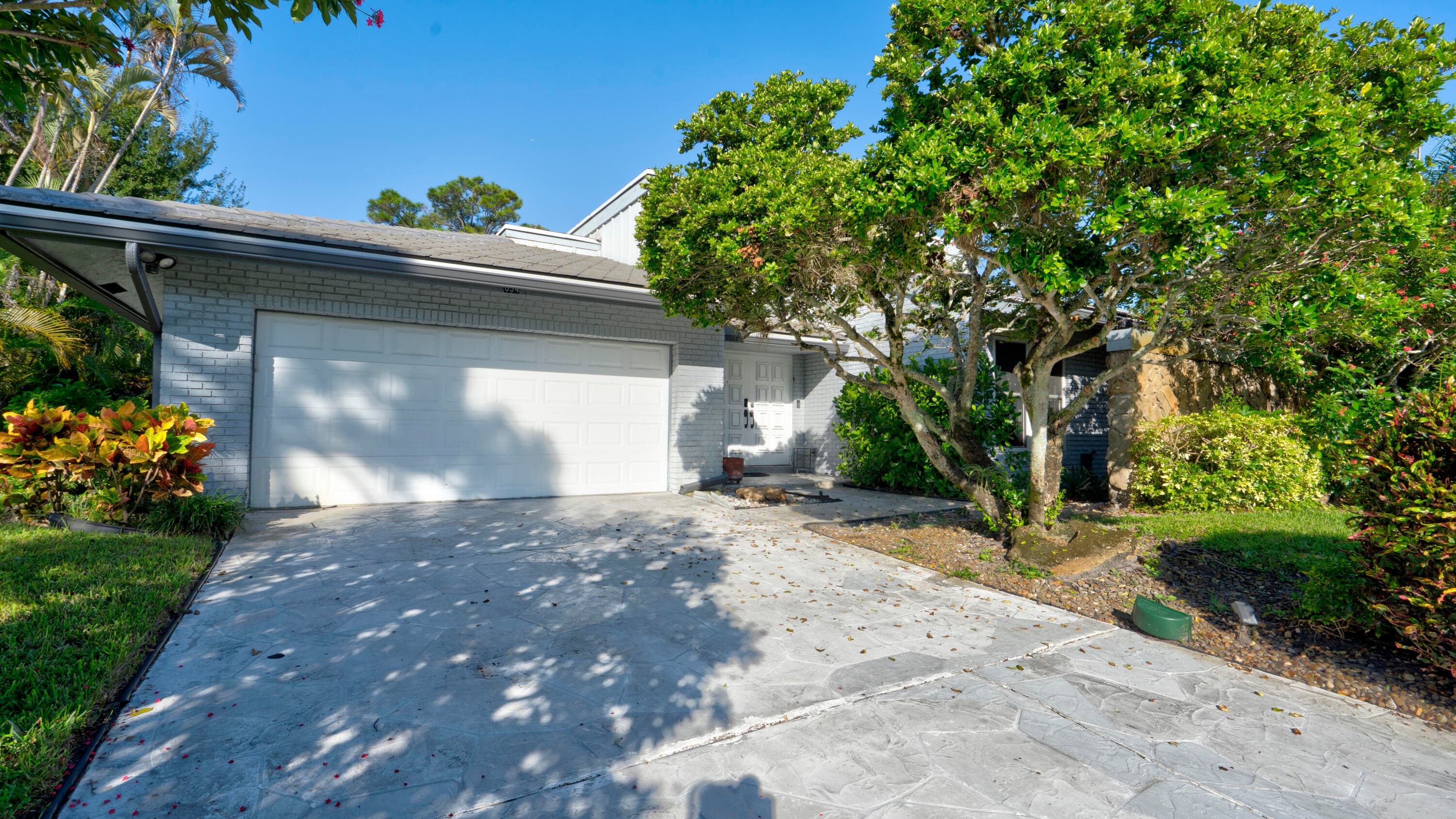 634 W Lakewoode Circle, Delray Beach, FL 33445 — photo 1 of 59