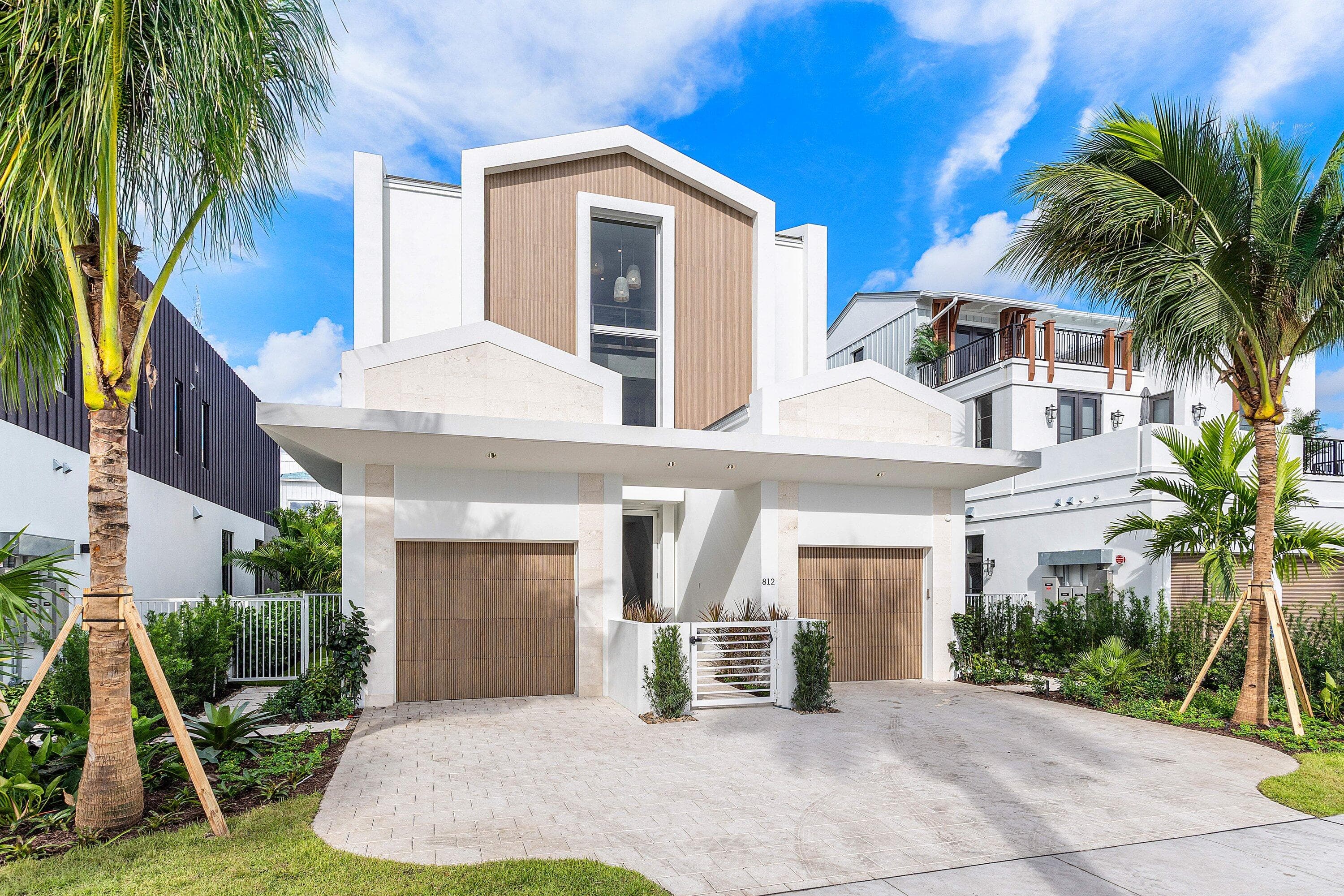 812 Palm Trail, Delray Beach, FL 33483 — photo 2 of 87