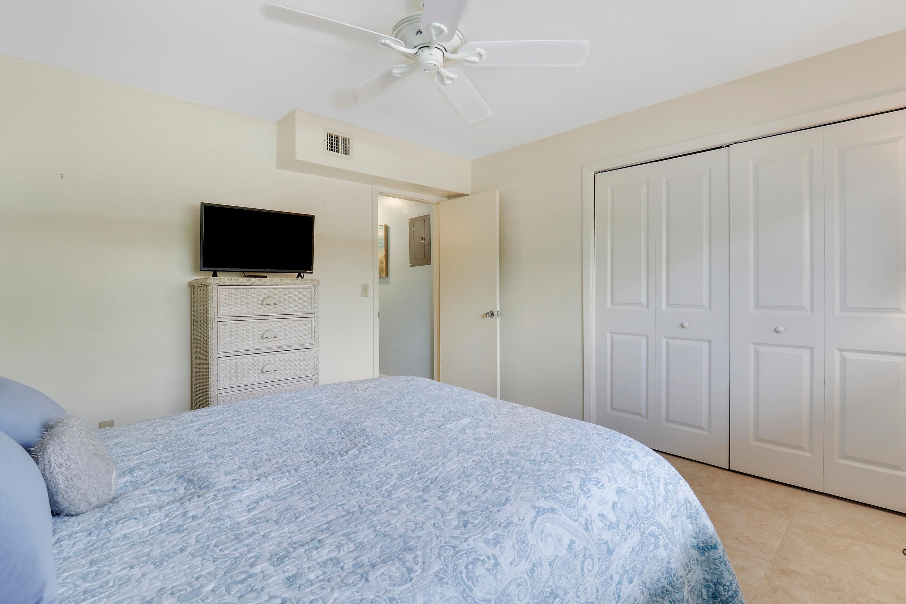 4 Garden Street 101, Tequesta, FL 33469 — photo 13 of 32